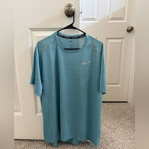 New With Tags Nike Men’s Dri Fit Running Shirt Size XL